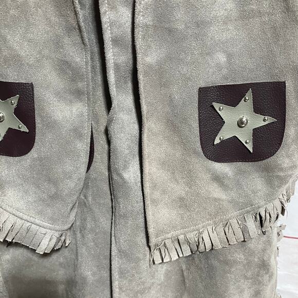 Child’s Gray Cowboy Costume with Vest, Chaps, and Holsters Size Med 7 - 10 Years - Picture 13 of 13